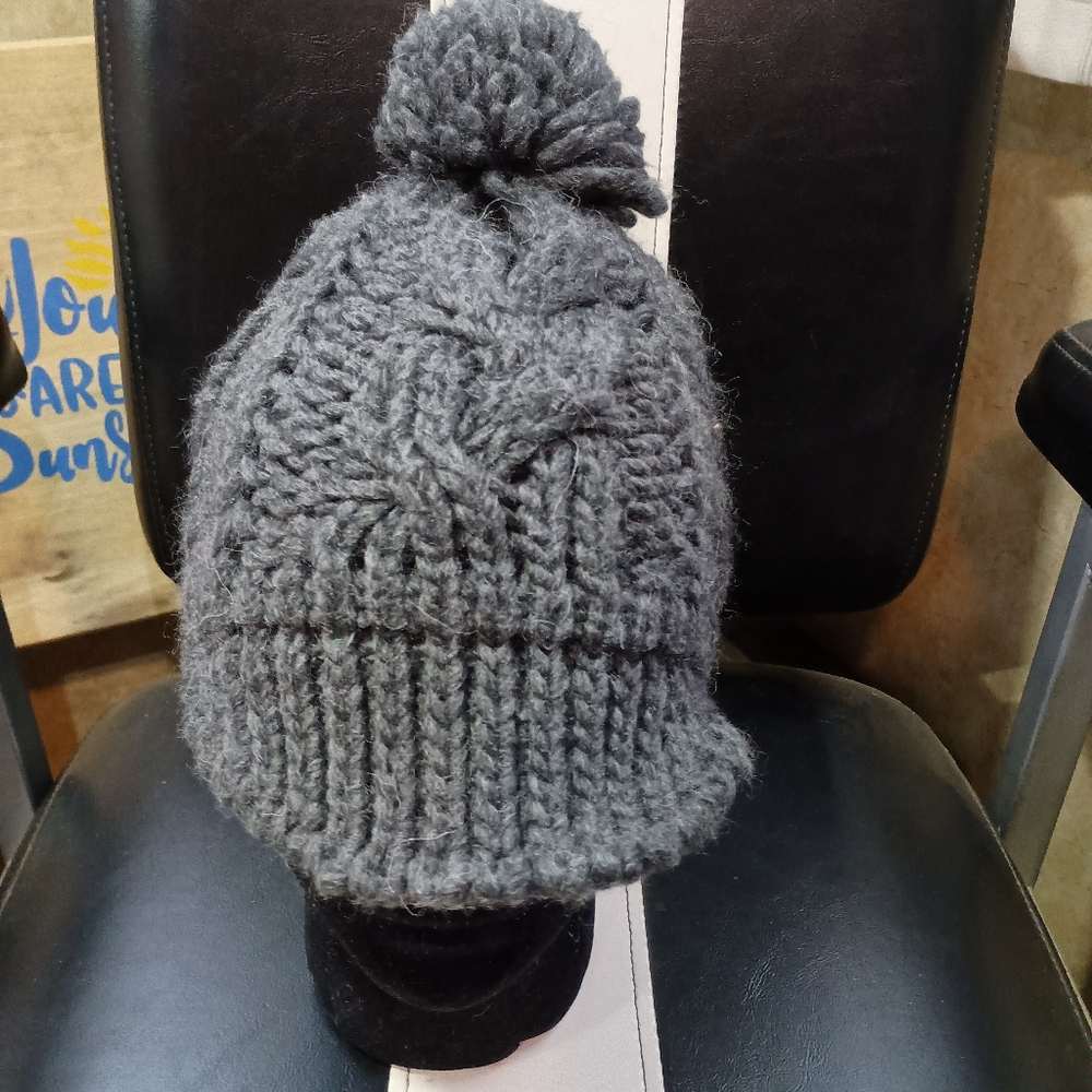 Cappellificio Florentino Cozy Gray CableKnit Pom-Pom Ladies Beanie